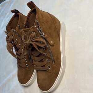Steve Madden Tan High-Top Sneakers with Zipper